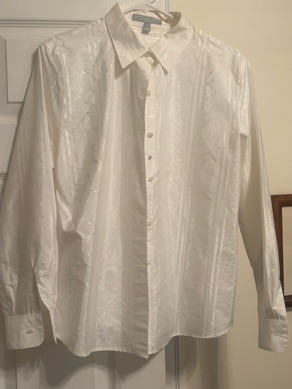 Woman’s foxcroft dress shirt with beautiful embossed print and buttons